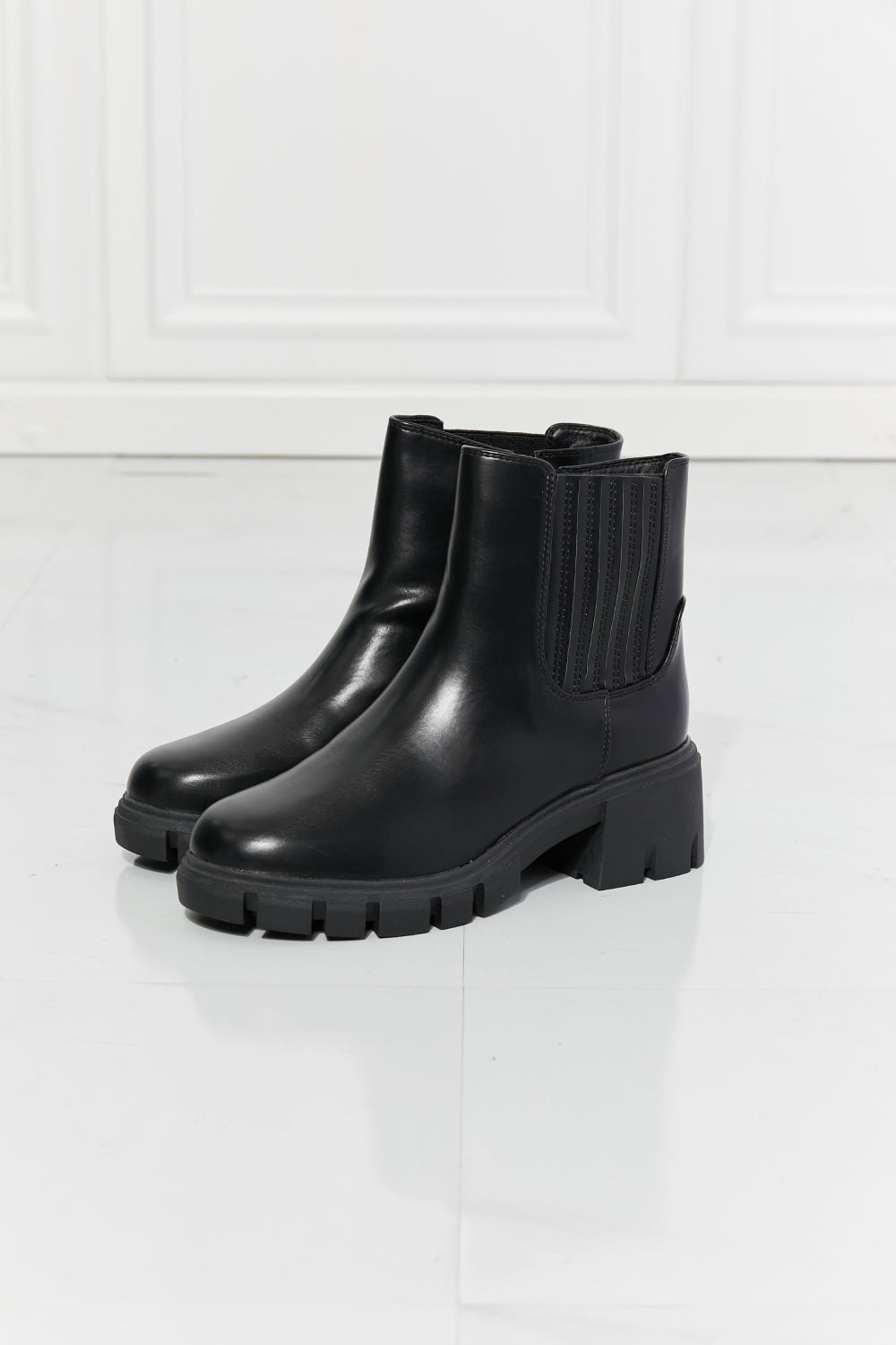 black heeled chelsea boots