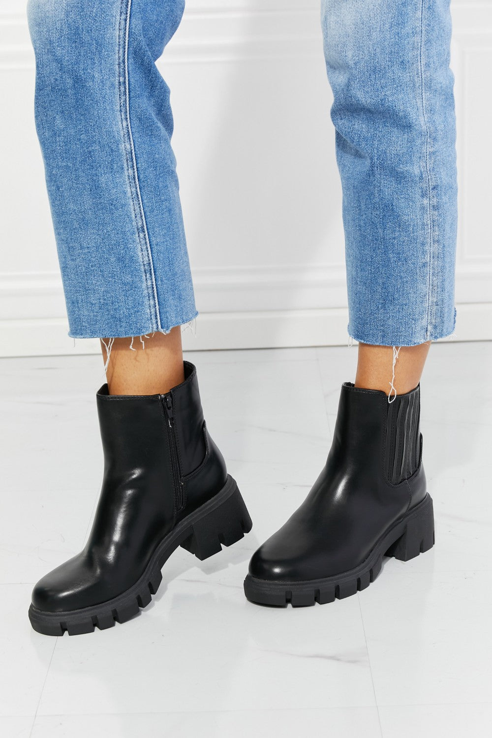 black heeled chelsea boots