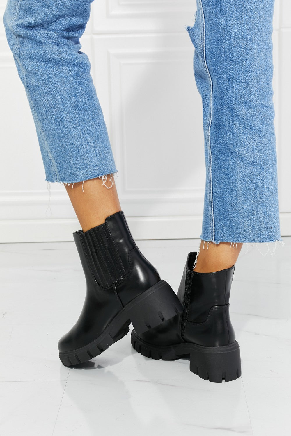 black heeled chelsea boots